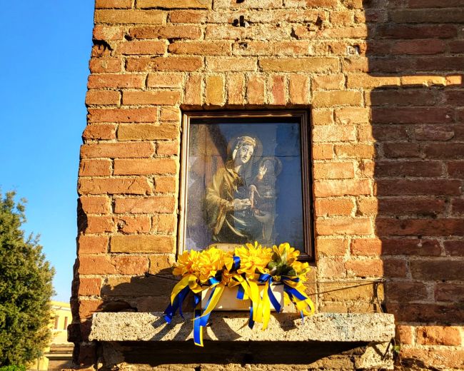 Il tabernacolo di Porta Tufi rifiorisce con i colori della Tartuca